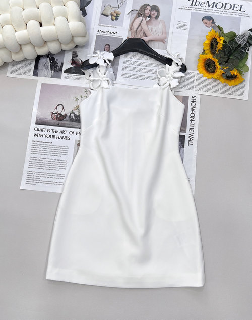 Valentino 3D Flower Embellished Sleeveless Dress, Elegant and Breathable