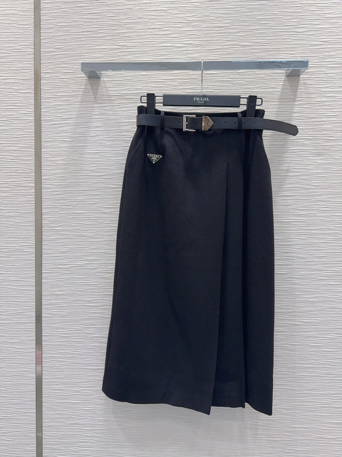Prada Stylish Half Skirt with Exquisite Details and Versatile Design