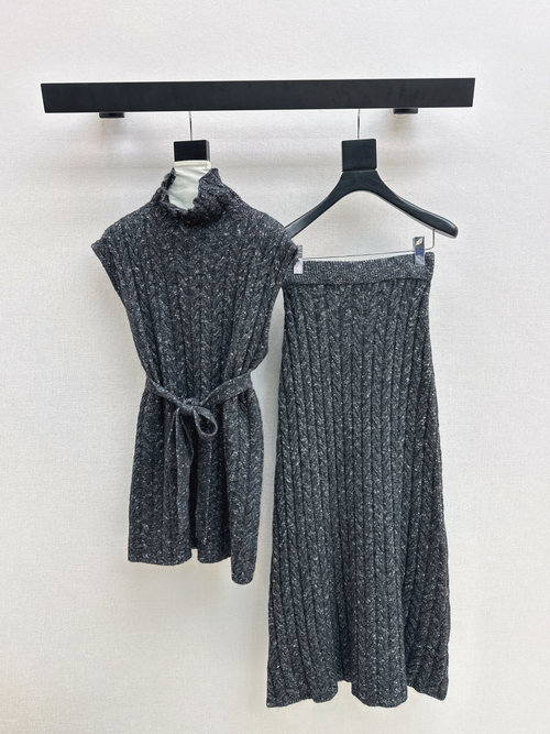 Brunello Cucinelli Lazy Wool Set for Daily Attire