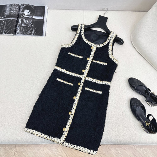 Chanel Elegant Knitted Sleeveless Vest Dress in Vintage Colors