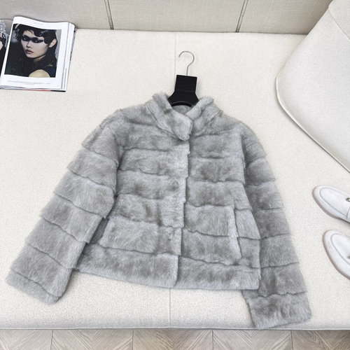 Loro Piana Faux Mink Collar H-Shaped Coat for a Stylish Appearance