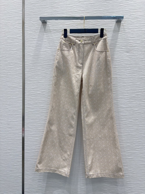 Valentino Suit with Exclusive Logo, Beautiful Color and Good Texture