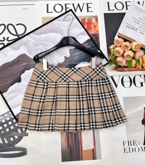 Burberry Classic Checked Pleated Skirt with Invisible Zip