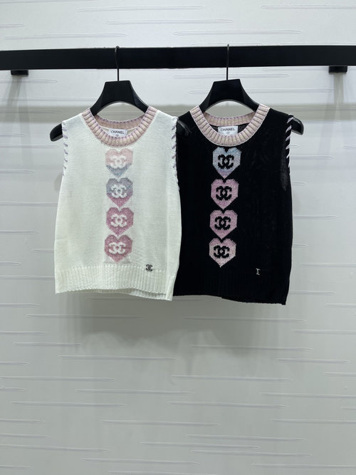 Chanel Heart Pattern Round Neck Knit Vest with Double C Embellishment