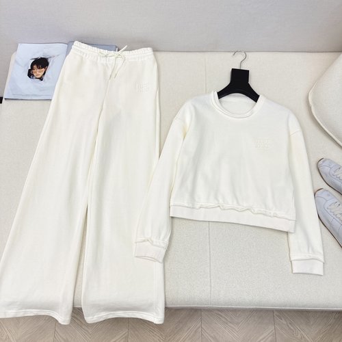 Miu Miu Trendy Casual Set for Daily Wear