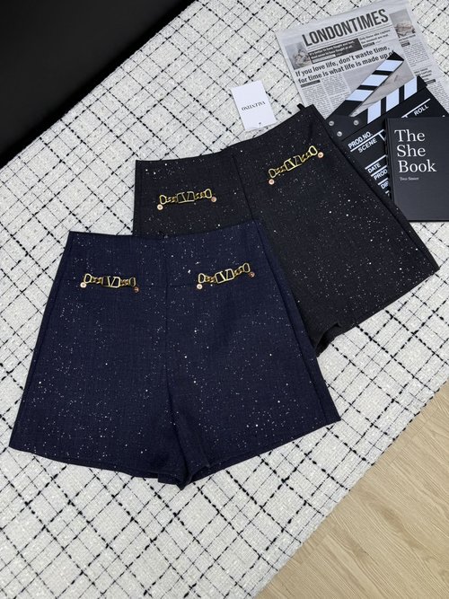 Valentino Casual Versatile Metal Logo Chain Wide-Leg Shorts