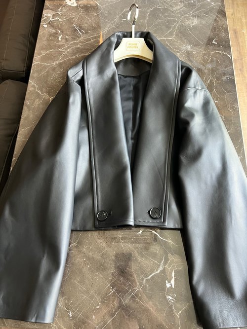 Loewe Exclusive Release: Premium Leather Jacket with Retro-Modern Elegance, Made of Top-Grade Sheepskin and Perfect Tailoring