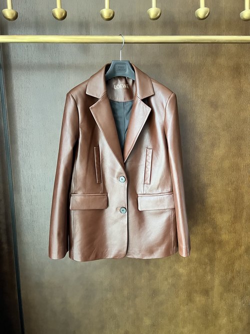 Loewe Exclusive Launch: Minimalist Leather Coat, Top-Grade Sheepskin, Embossed Logo, High-End and Versatile