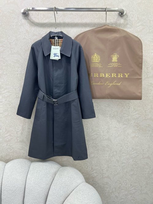 Burberry Lightweight Single - Breasted Windbreaker with Vintage Lining