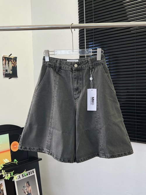 Maison Margiela Military Green Mid-Cut Pants, Loose and Stylish