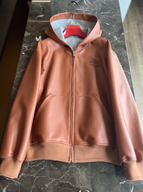 Versace Exclusive Oversized Hooded Leather Coat with 3D Tailoring and Hand - crafted Logo