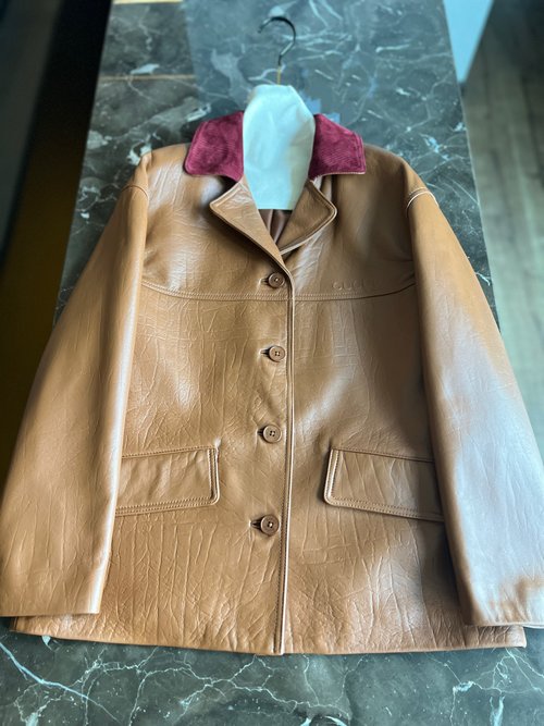 Gucci Elegant Leather Coat with Heavy-Duty Embroidered Collar and New Zealand Leather