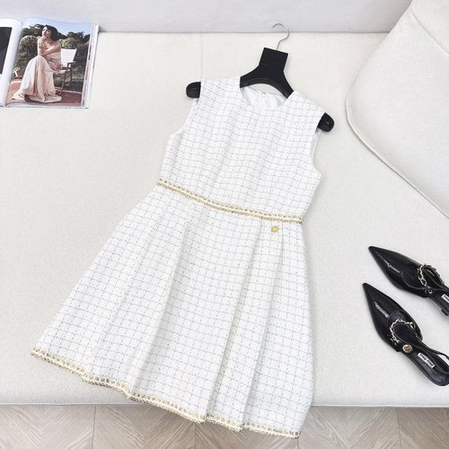 Chanel Stylish Knit Dress for Elegant Look
