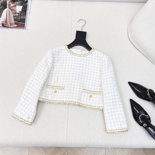Chanel Luxurious Knit Set with Waist-Defining Design