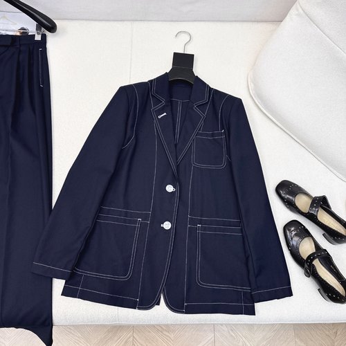 Thom Browne Stylish Suit Set with Heavy-Duty Stitching and Color Tape