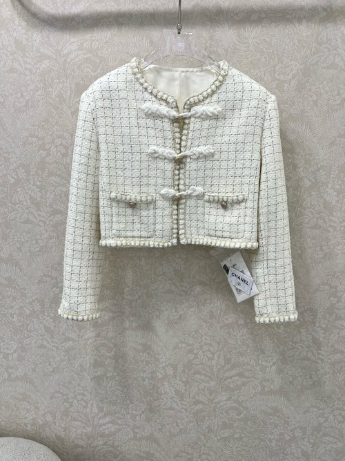 Chanel Luxurious Woolen Coat with Silk Lining and Traditional Chinese Buttons
