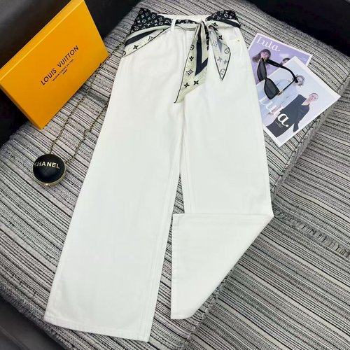 Louis Vuitton Highly Recommended Early Autumn Embroidered Logo Jeans with Scarf