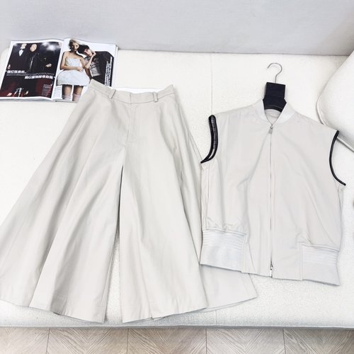 Bottega Veneta Loose Leather-Trimmed Vest for Everyday Wear with High Functionality