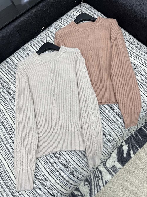 Loro Piana Cashmere Sweater with Elegant Twisted Pattern and Ribbed Trim