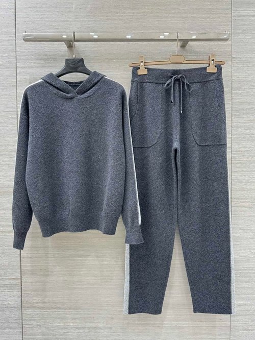 Brunello Cucinelli Exclusive High-end Cashmere Suit with Contrasting Design and Handmade Chain Details