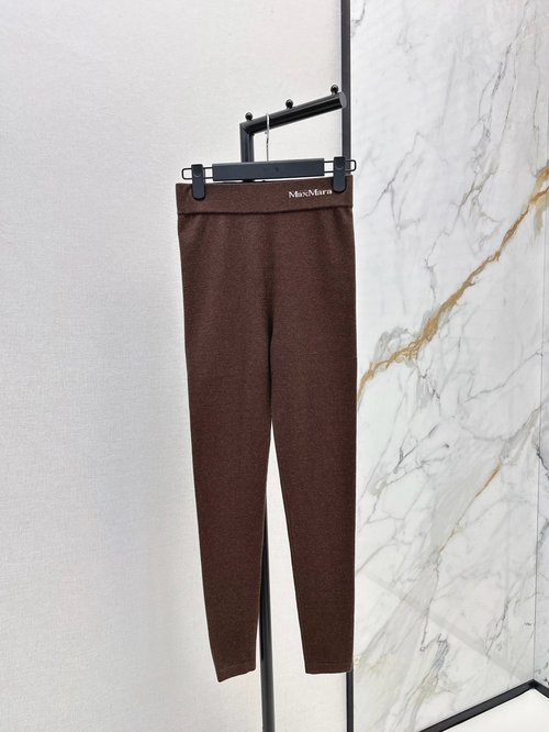 Max Mara Must - Have Knit Leggings with Logo Decoration and Comfortable Fabric