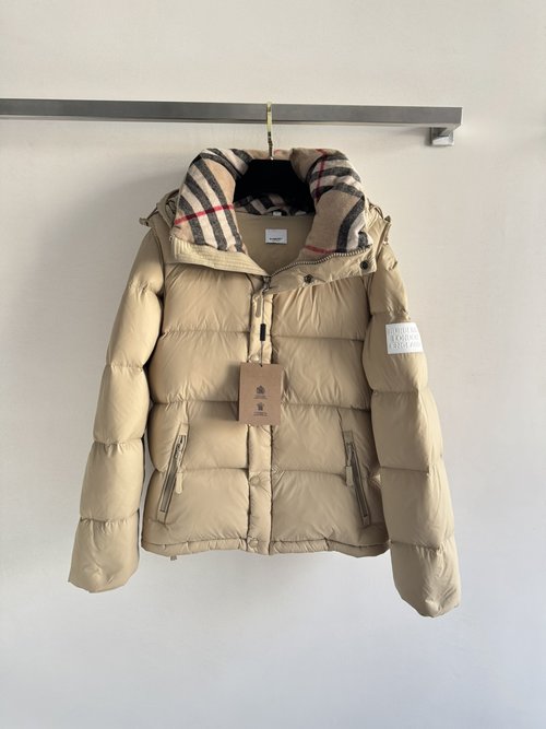 Burberry Detachable Sleeve Checked Hooded Down Jacket for High Warmth