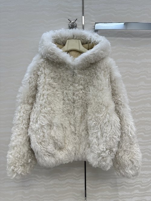 Loewe Stylish and Warm Exclusive Fur Coat with Imported Lamb Wool
