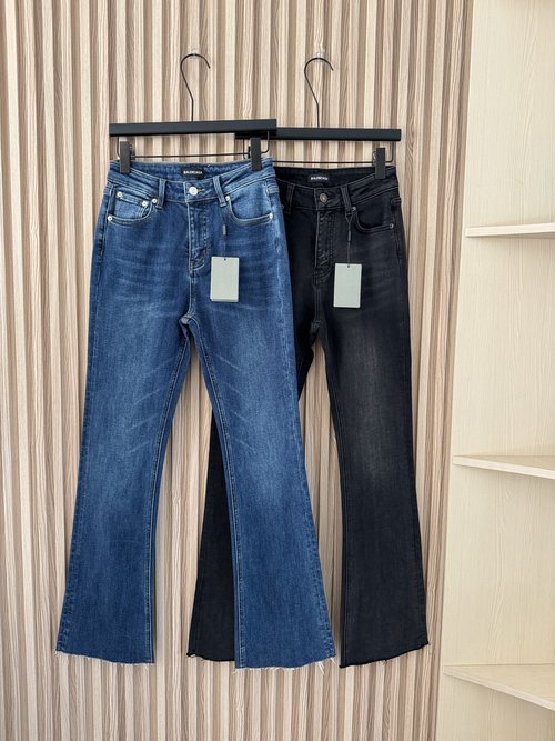 Balenciaga Classic High-Waisted Flare Jeans for a Sophisticated Look