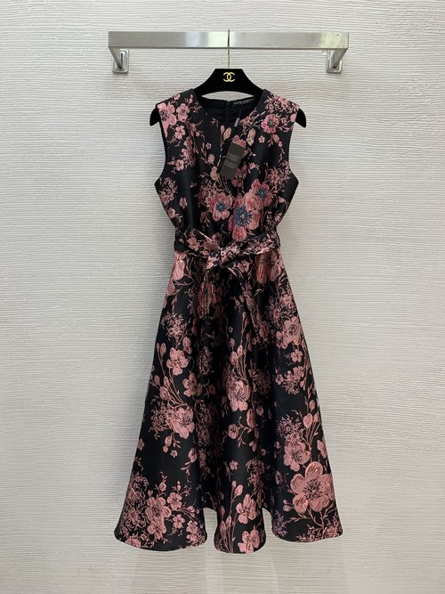 Dolce & Gabbana Elegant Embroidered Sleeveless Banquet Dress with Belt