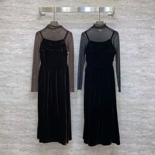 Valentino Classy Velvet Dress with Double-D Logo, Suitable for Dinner Parties