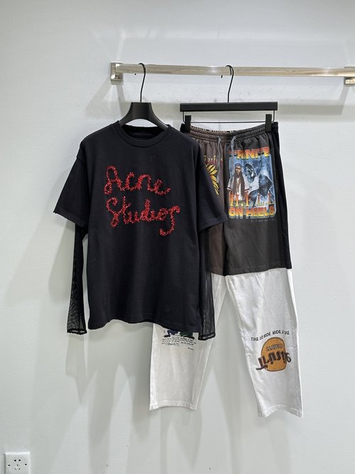 Dior Color-Blocked T-Shirt with Unique Prints for Street Style