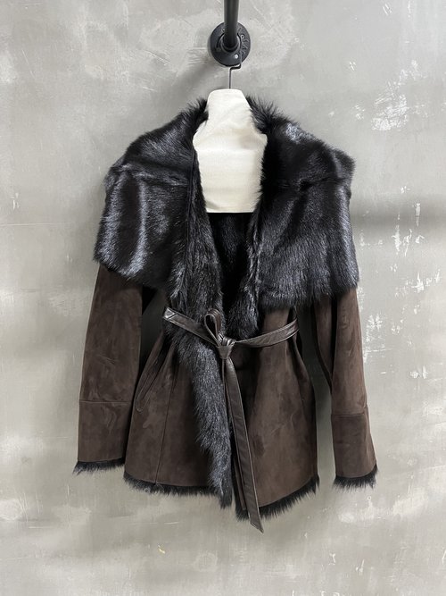 Max Mara Classic Fur Coat with Imported Cashmere Material