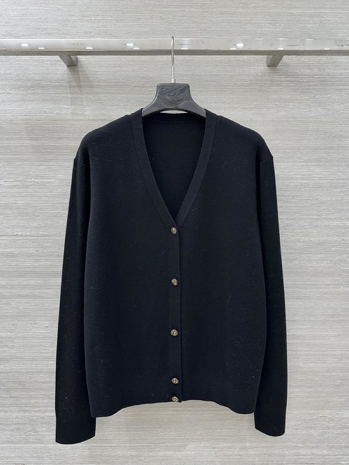 Loro Piana High-Quality Elegant V-Neck Wool Cardigan with Buttons