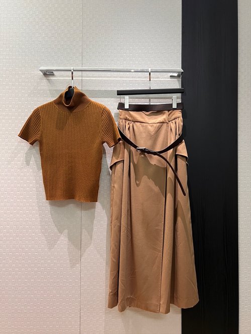 Fendi Elegant High-Collar Knitted Top with Woolen Skirt