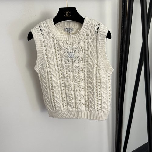 Chanel Tweed Hollowed-Out Wool Knit Vest in White, Red and Pink