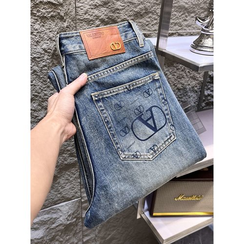 Valentino High-Elastic Jeans with Detailed Craftsmanship and Comfort