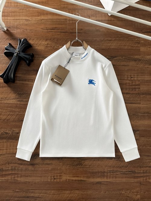 Burberry Comfortable and Stylish Long - Sleeve T - Shirt