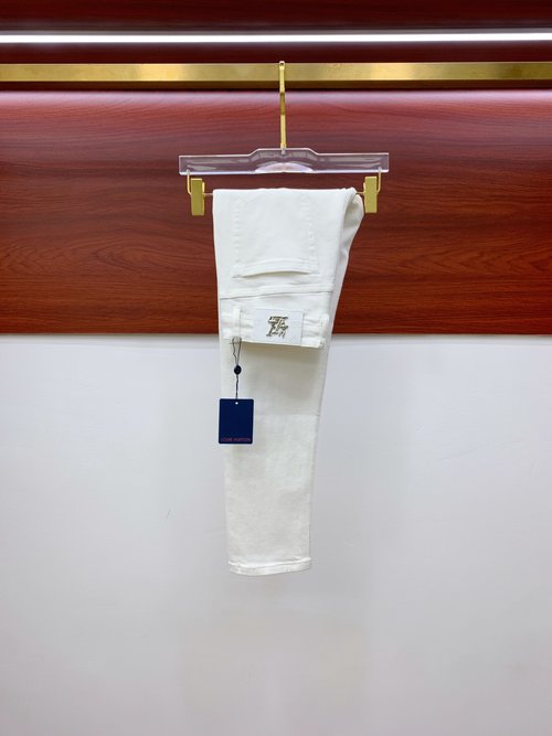 Louis Vuitton Premium Jeans: Tailored Design with Premium Fabric
