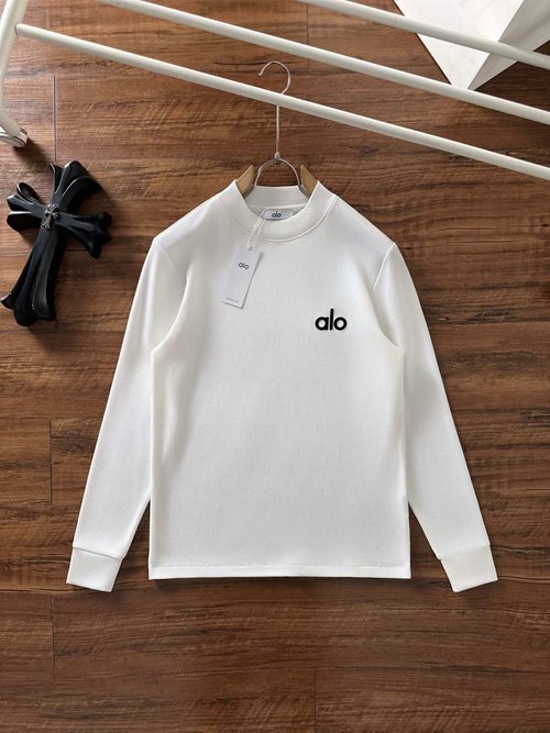 Loewe Fashionable Long-Sleeved T-Shirt with High Comfort