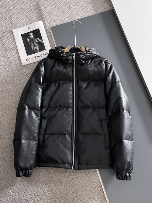 Louis Vuitton Premium 90% Down Jacket with Logo and Elegant Design