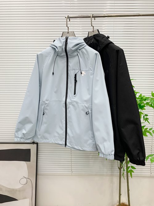 Descente New Arrival: Fashionable Windbreaker