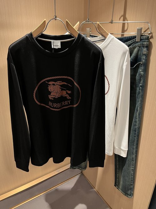 Burberry Long-Sleeved Top with Logo Print and Style