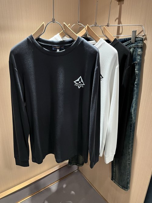 Louis Vuitton Long-sleeved Base Layer with Fashionable Logo