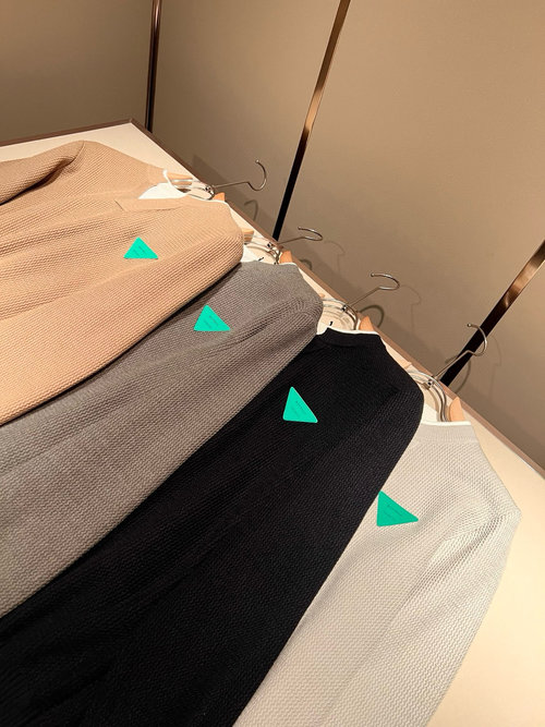 Bottega Veneta High-quality Solid Knit Wool Sweater with Leather Logo