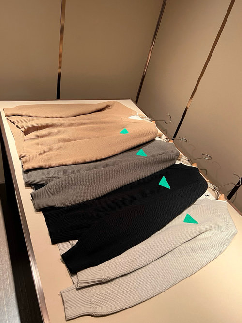 Bottega Veneta High-Quality Solid Color Knitted Sweater with Logo