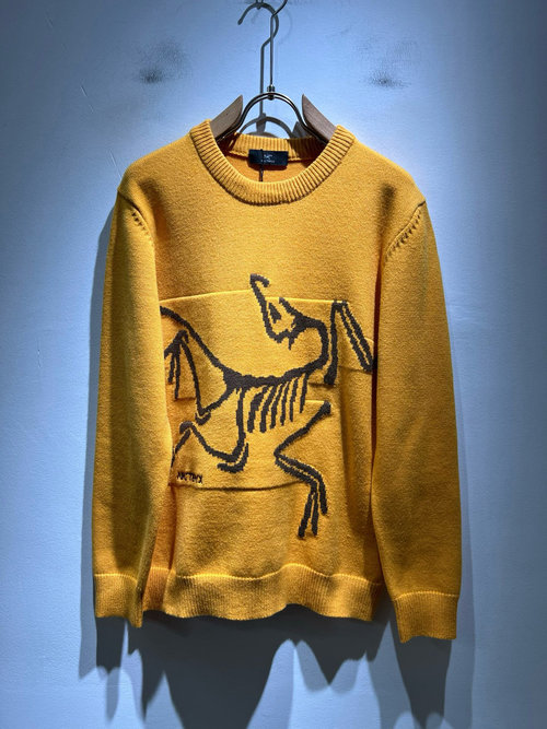 Canada Goose Knitted Wool Sweater with Unique Structural Beauty