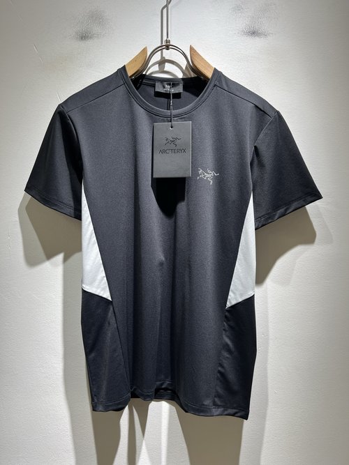 Canada Goose Elastic Spandex Short Sleeve T-Shirt with Logo Print