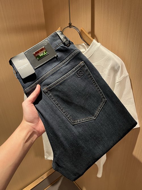 Celine Comfortable and Stylish Jeans with Attention to Detail