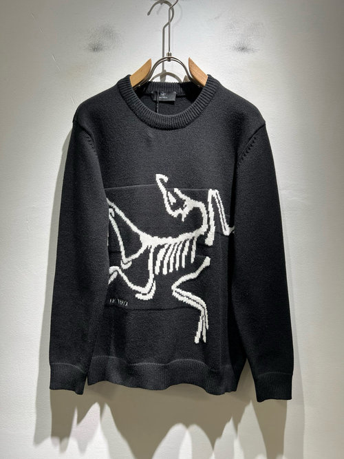 Canada Goose Soft Knitted Wool Sweater with Logo Crochet Work