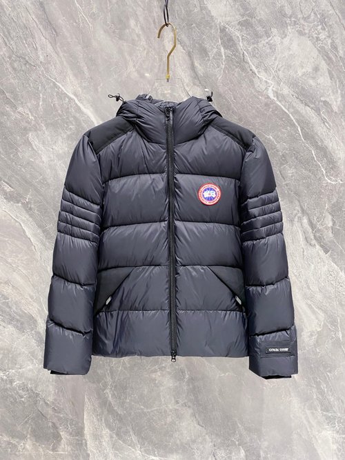 Canada Goose Fashionable Windproof Down Jacket with Logo